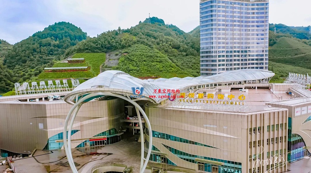 遵義高鐵新城上的一條鋼膜結構“長龍” 遵義高鐵新城上的一條鋼膜結構“長龍”