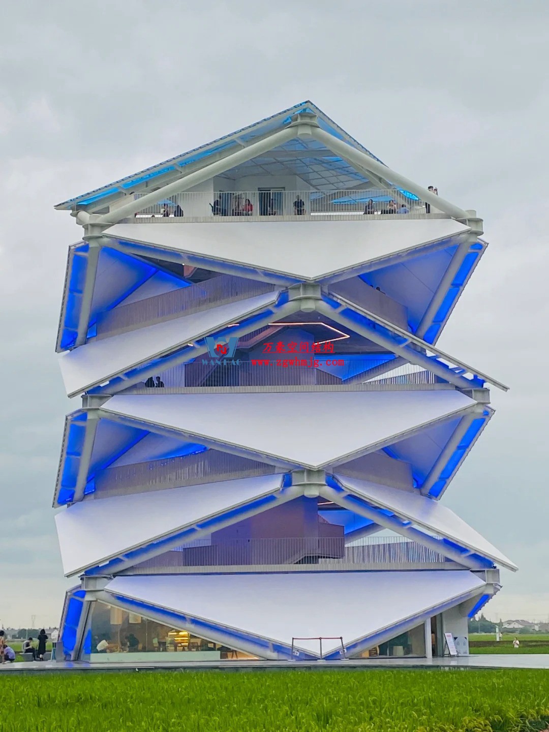 創(chuàng)意與藝術(shù)美感兼具的鋼膜結(jié)構(gòu)建筑 創(chuàng)意與藝術(shù)美感兼具的鋼膜結(jié)構(gòu)建筑