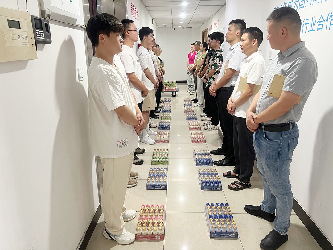 解暑“涼”方|萬豪開展“夏日送清涼”慰問活動 解暑“涼”方|萬豪開展“夏日送清涼”慰問活動