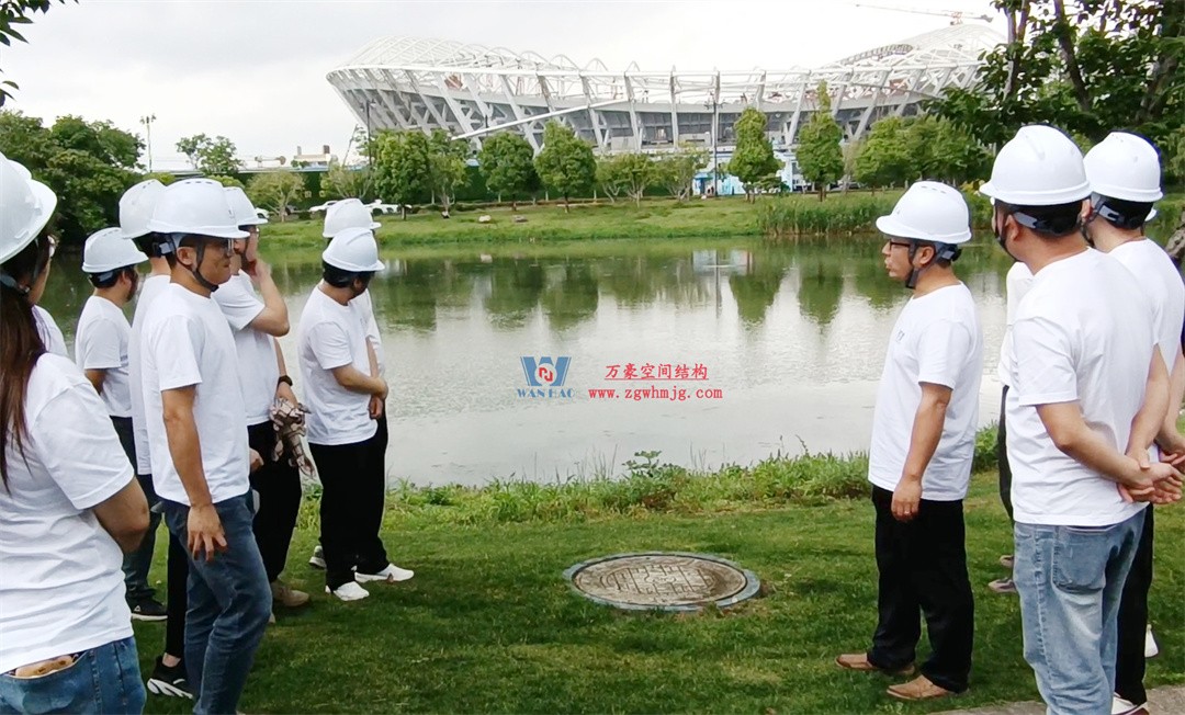 標(biāo)桿引領(lǐng),智啟未來(lái)——萬(wàn)豪集團(tuán)營(yíng)銷(xiāo)、設(shè)計(jì)與技術(shù)骨干共赴無(wú)錫奧體中心,現(xiàn)場(chǎng)觀摩學(xué)習(xí)解鎖“創(chuàng)新密碼” 標(biāo)桿引領(lǐng),智啟未來(lái)——萬(wàn)豪集團(tuán)營(yíng)銷(xiāo)、設(shè)計(jì)與技術(shù)骨干共赴無(wú)錫奧體中心,現(xiàn)場(chǎng)觀摩學(xué)習(xí)解鎖“創(chuàng)新密碼”