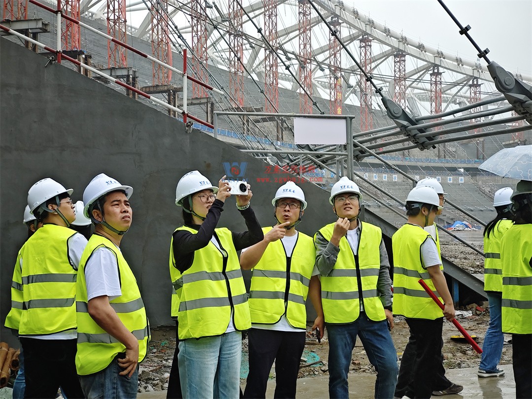 標(biāo)桿引領(lǐng),智啟未來(lái)——萬(wàn)豪集團(tuán)營(yíng)銷(xiāo)、設(shè)計(jì)與技術(shù)骨干共赴無(wú)錫奧體中心,現(xiàn)場(chǎng)觀摩學(xué)習(xí)解鎖“創(chuàng)新密碼” 標(biāo)桿引領(lǐng),智啟未來(lái)——萬(wàn)豪集團(tuán)營(yíng)銷(xiāo)、設(shè)計(jì)與技術(shù)骨干共赴無(wú)錫奧體中心,現(xiàn)場(chǎng)觀摩學(xué)習(xí)解鎖“創(chuàng)新密碼”