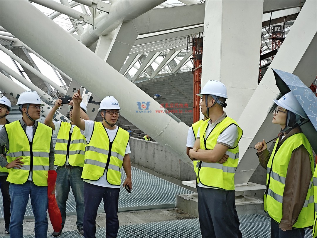 標(biāo)桿引領(lǐng),智啟未來(lái)——萬(wàn)豪集團(tuán)營(yíng)銷(xiāo)、設(shè)計(jì)與技術(shù)骨干共赴無(wú)錫奧體中心,現(xiàn)場(chǎng)觀摩學(xué)習(xí)解鎖“創(chuàng)新密碼” 標(biāo)桿引領(lǐng),智啟未來(lái)——萬(wàn)豪集團(tuán)營(yíng)銷(xiāo)、設(shè)計(jì)與技術(shù)骨干共赴無(wú)錫奧體中心,現(xiàn)場(chǎng)觀摩學(xué)習(xí)解鎖“創(chuàng)新密碼”