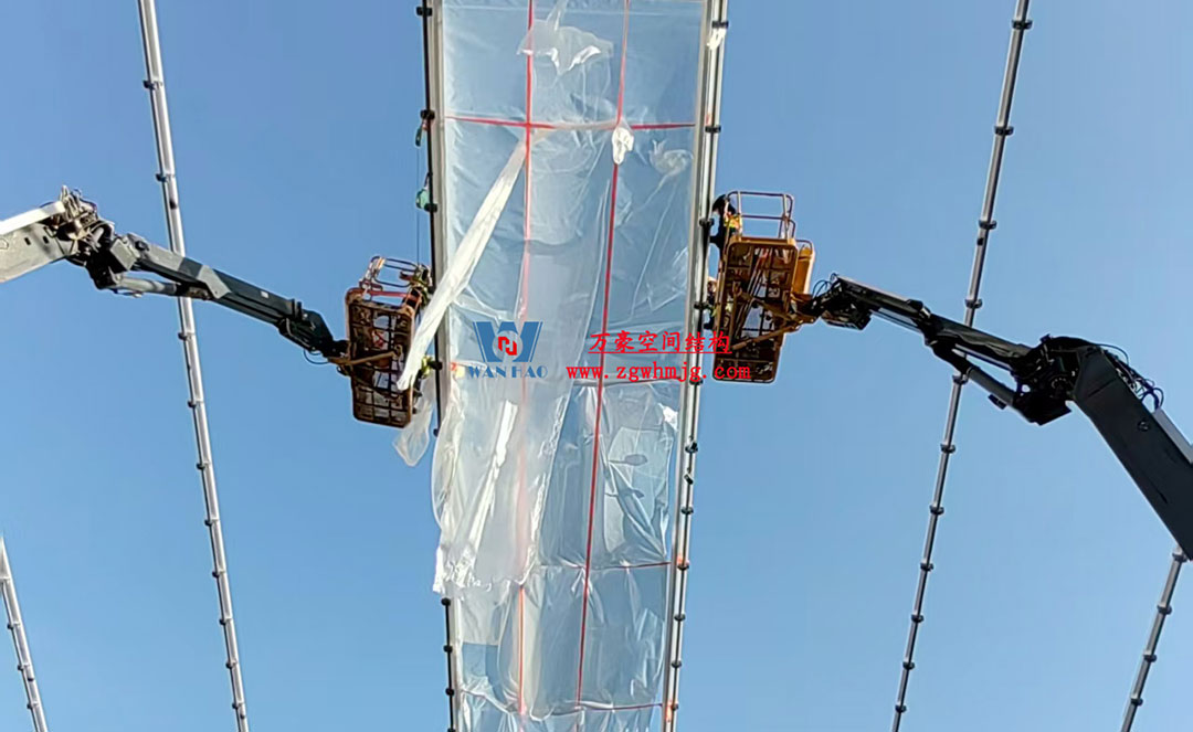 無錫奧體中心體育場ETFE膜首吊成功，太湖畔將閃耀“生態之光”