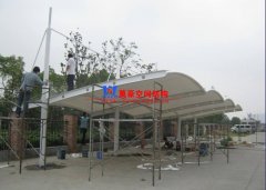 膜結構車棚布怎么施工安裝？膜結構車棚布安裝注意事項
